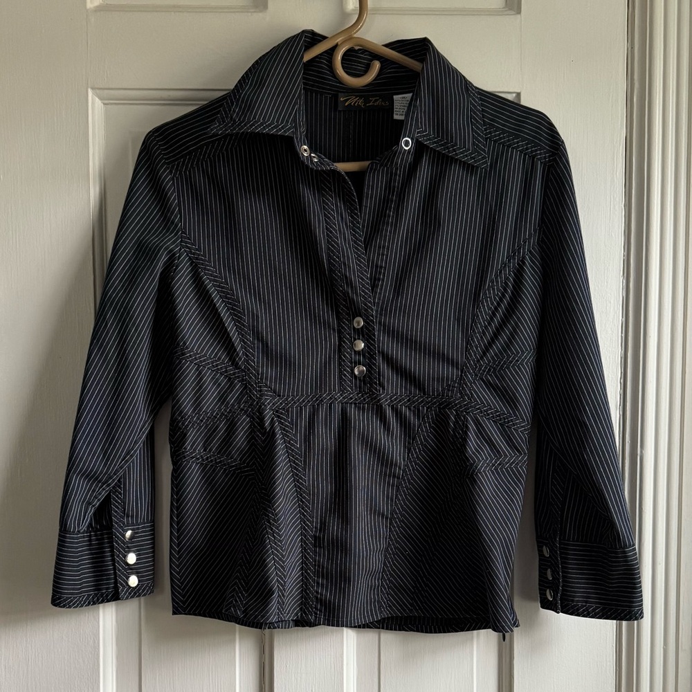 Beautifully tailored shirt black w/white pinstripes sz M